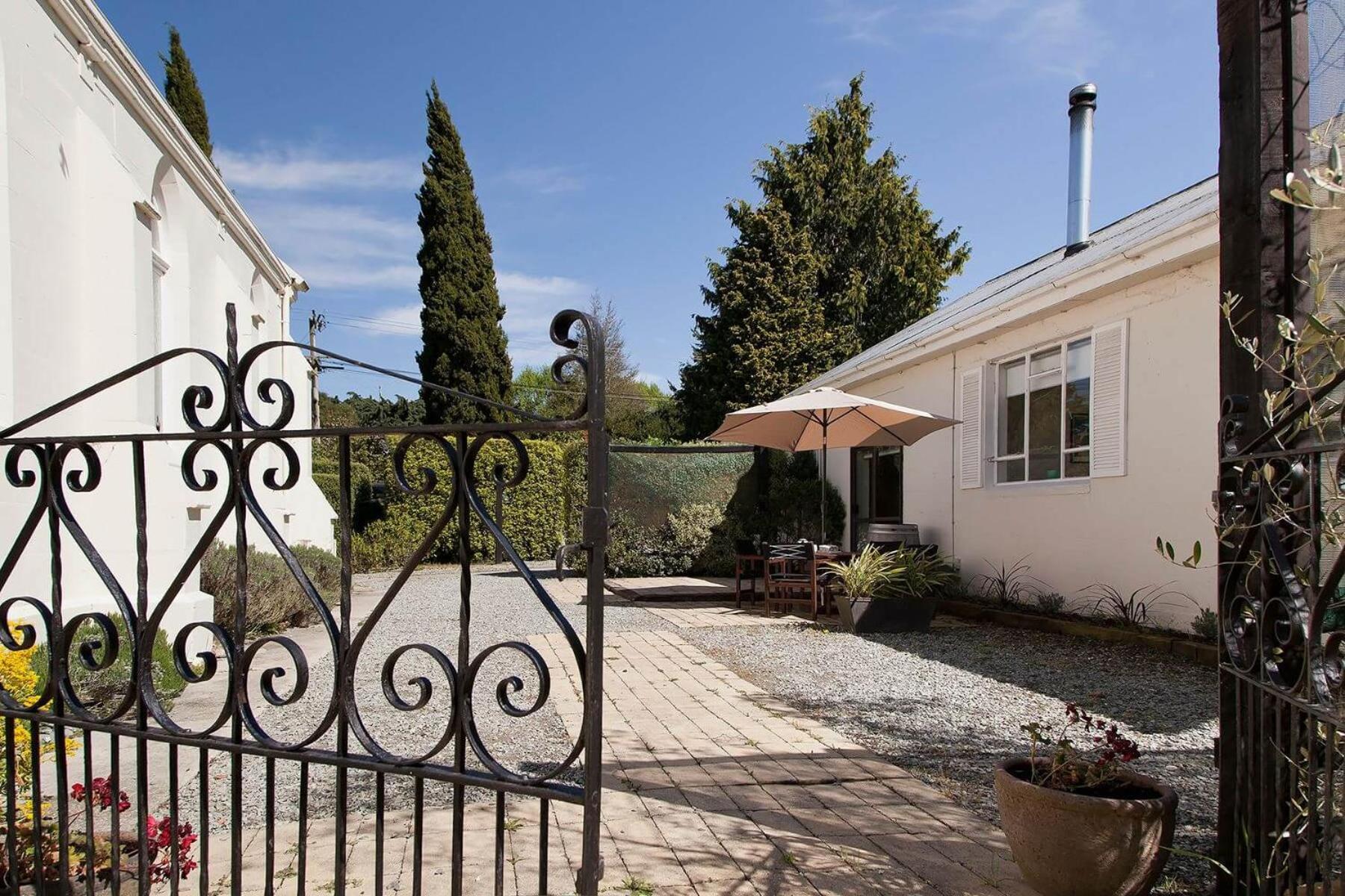 The Holy Oaks Villa Duntroon ภายนอก รูปภาพ